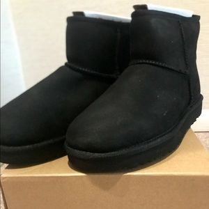 UGG Women’s Classic Mini II Boot. NEVER WORN